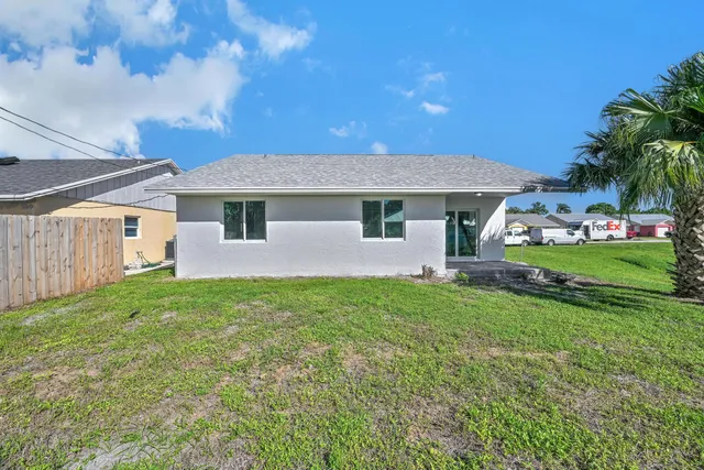 $359,900 | 5584 Southeast Katharine Avenue, Stuart, FL 34997