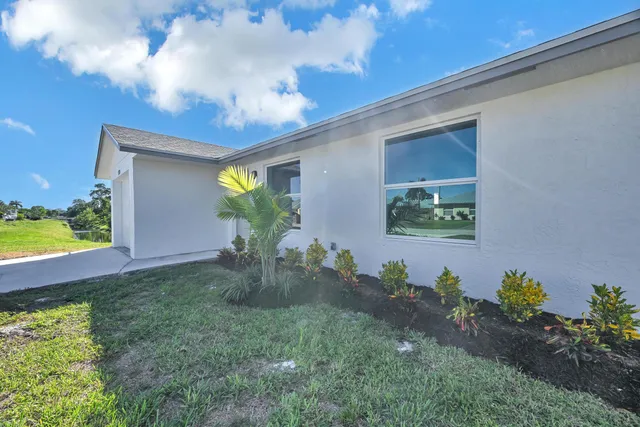 $359,900 | 5584 Southeast Katharine Avenue, Stuart, FL 34997
