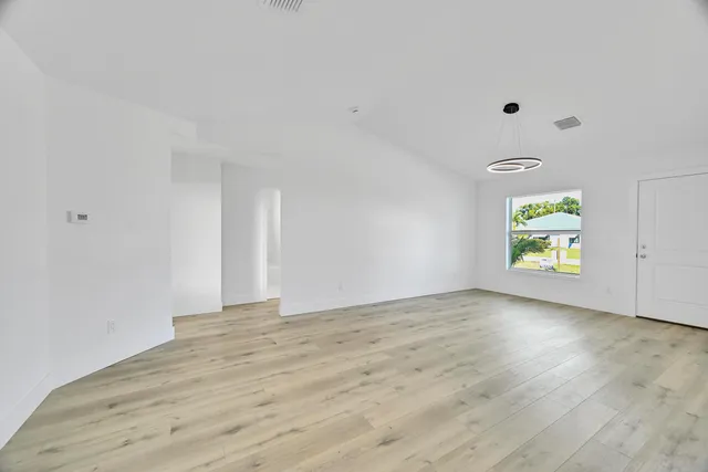 $359,900 | 5584 Southeast Katharine Avenue, Stuart, FL 34997