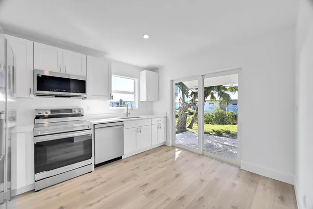 $359,900 | 5584 Southeast Katharine Avenue, Stuart, FL 34997