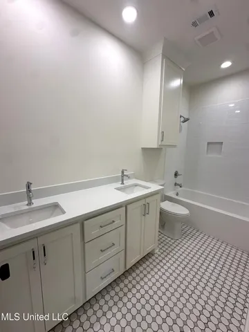 $725,000 | 1427 Highland Park Drive, Jackson, MS 39211