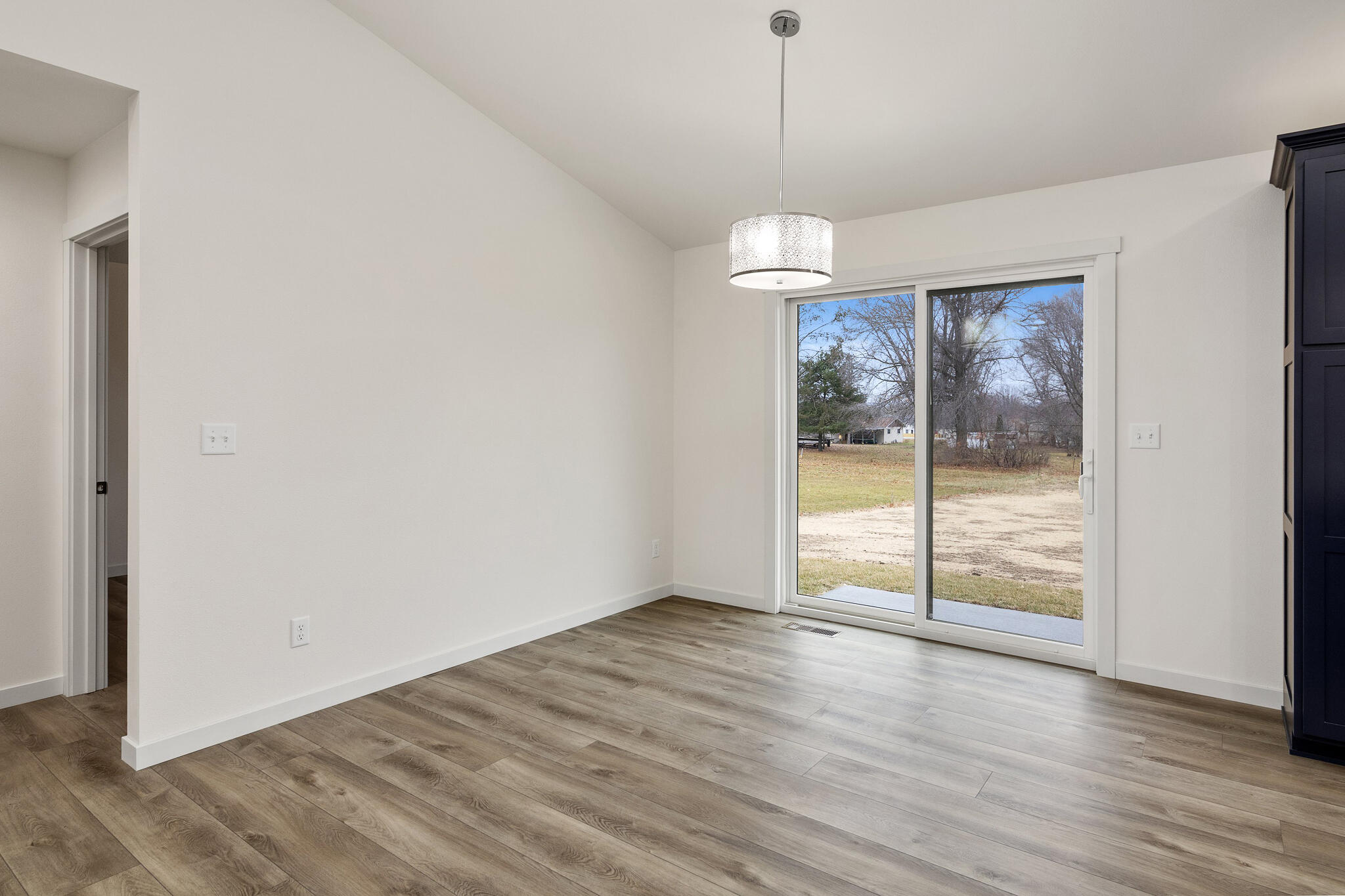 1530 Waldenberger Road Eau Claire, WI 54703 - Photo 4 of 27 04 DINING