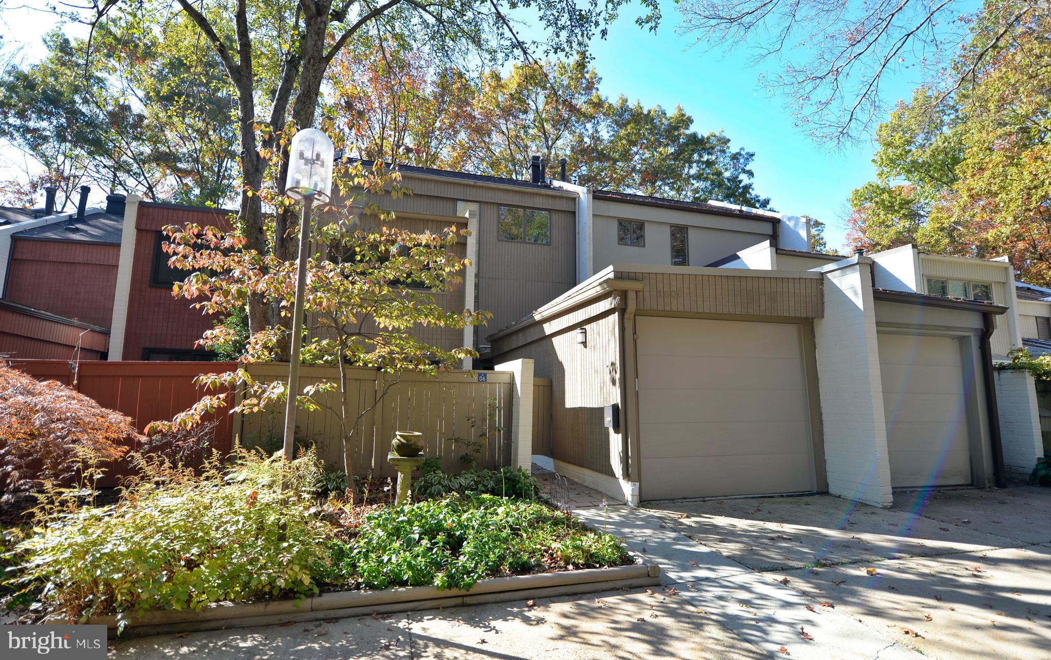 Rare 4 story waterfront townhouse on Lake Anne