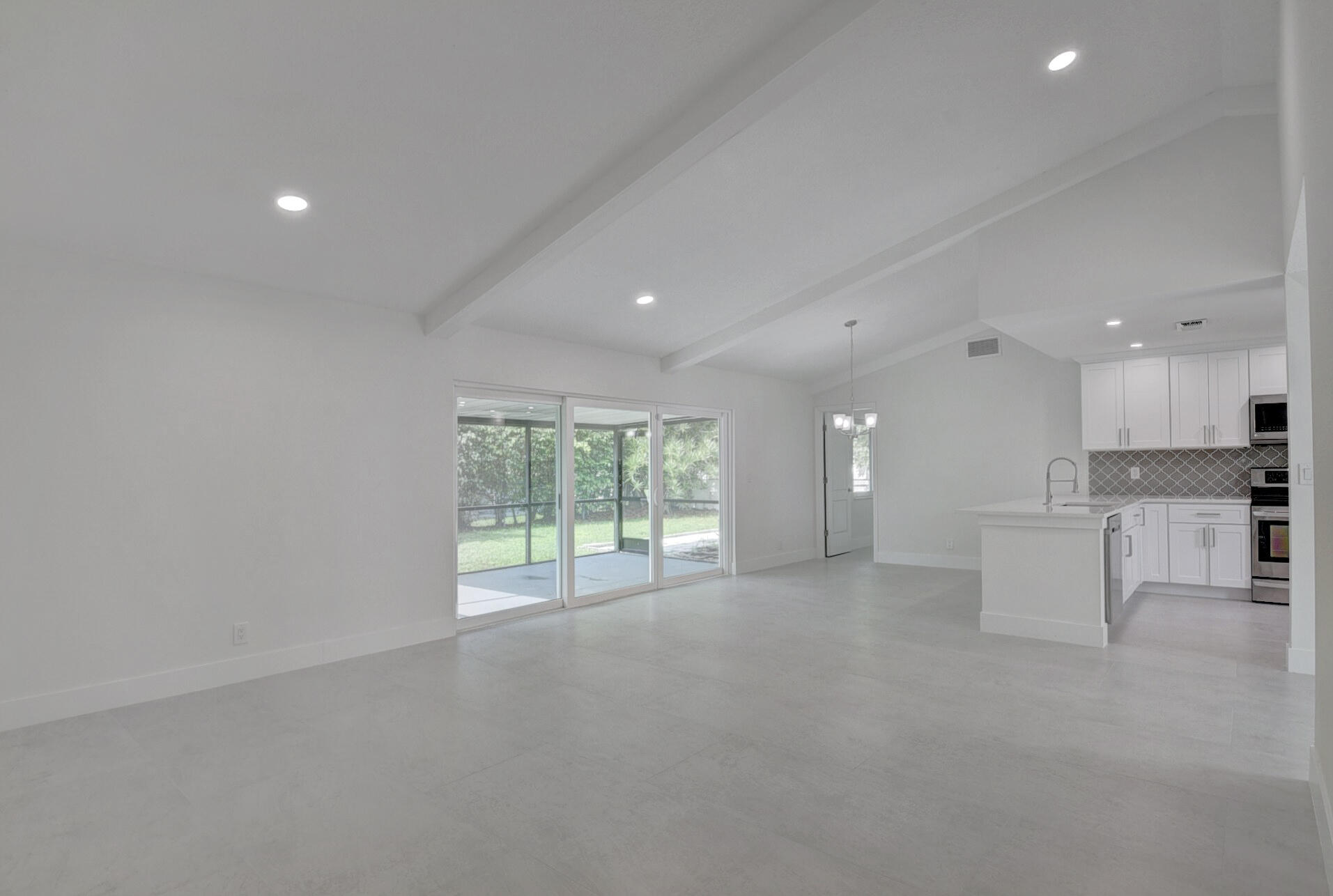 19495 Colorado Circle Boca Raton, FL 33434 - Photo 4 of 24 08_dsc_8398_399_400_401_402