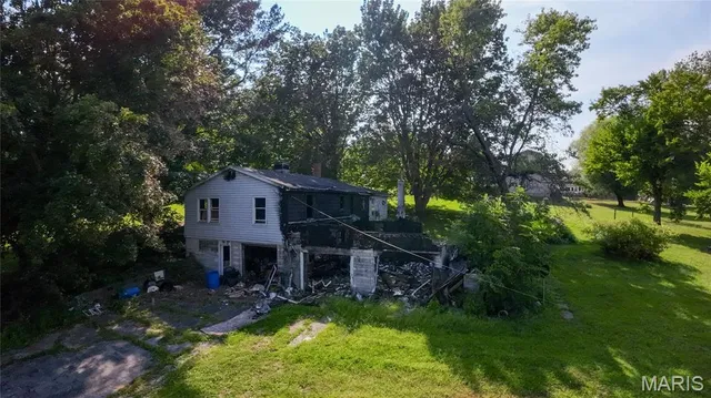 $9,000 | 1310 Vandalia Road, Hillsboro, IL 62049