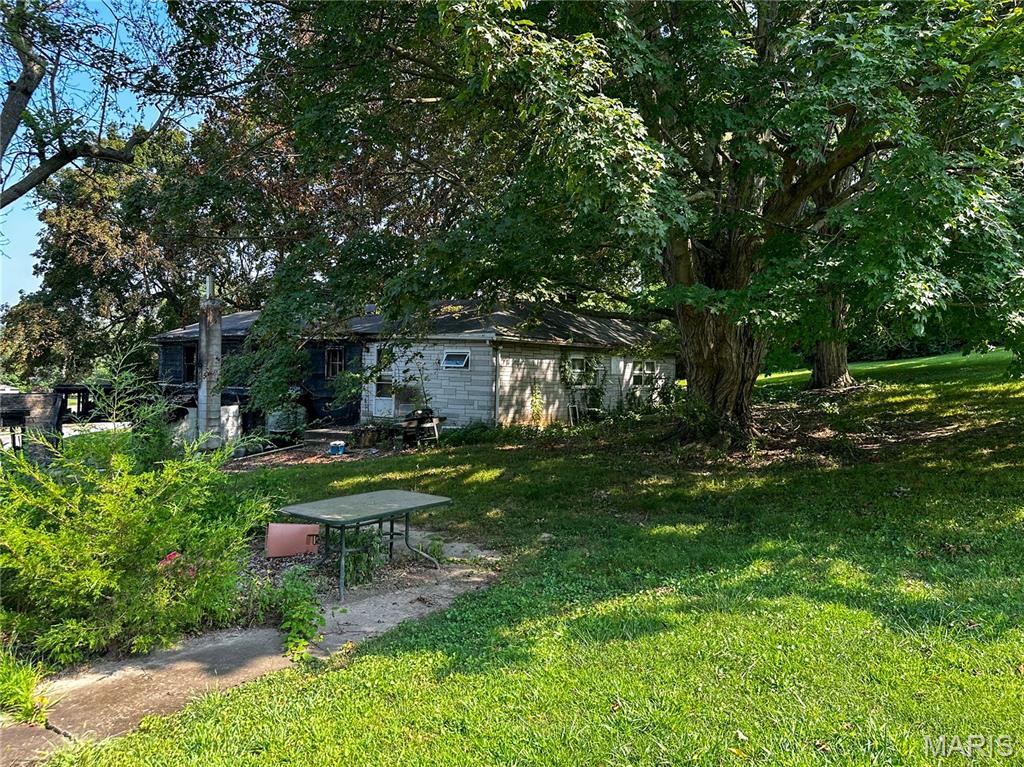 1310 Vandalia Road Hillsboro, IL 62049 - Photo 6 of 10