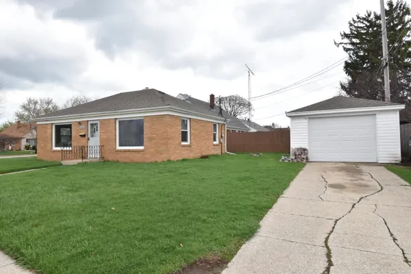 $1,500 | 3115 Lasalle Street, Racine, WI 53402