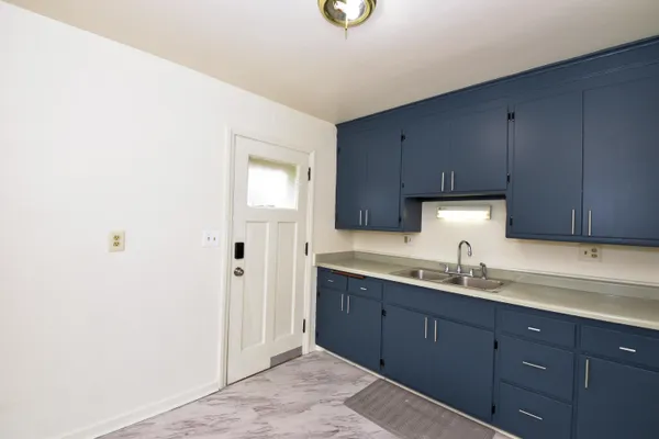 $1,500 | 3115 Lasalle Street, Racine, WI 53402