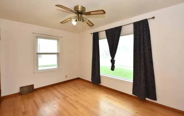 $1,500 | 3115 Lasalle Street, Racine, WI 53402