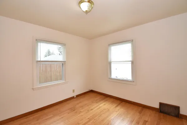 $1,500 | 3115 Lasalle Street, Racine, WI 53402