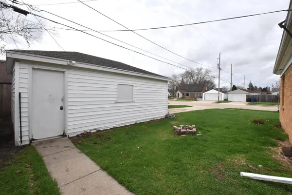 $1,500 | 3115 Lasalle Street, Racine, WI 53402