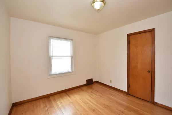 $1,500 | 3115 Lasalle Street, Racine, WI 53402