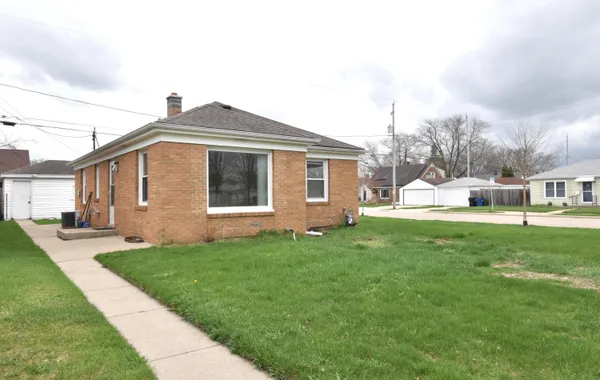 $1,500 | 3115 Lasalle Street, Racine, WI 53402