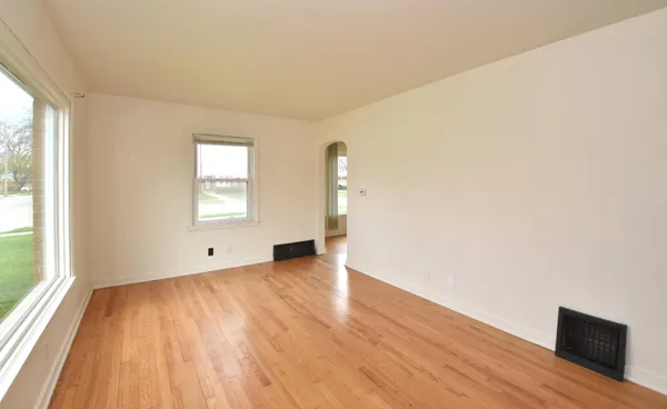 $1,500 | 3115 Lasalle Street, Racine, WI 53402