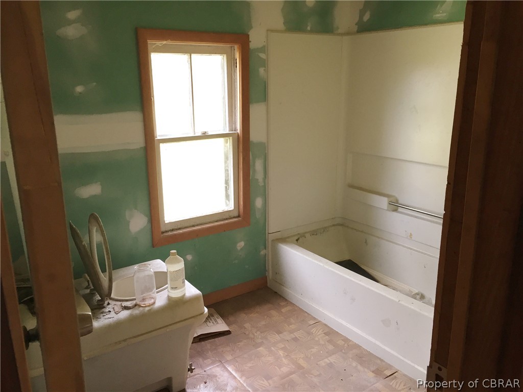 2114 Jenkins Neck Road Hayes, VA 23072 - Photo 11 of 16 Gallery Image 11