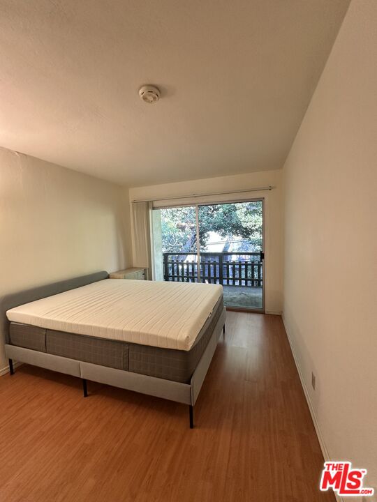 2 Panoramic Way, Unit 302 Berkeley, CA 94704 - Photo 7 of 16 a bed sitting in a spacious bedroom next to a window