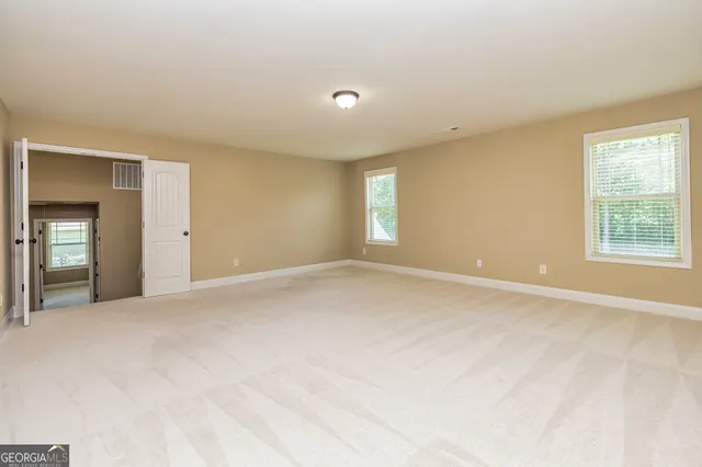 a sign that is sitting on a brick wall