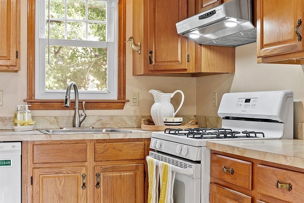 18 Cedarwood Road Billerica, MA 01821 - Photo 12 of 42 Gallery Image 12