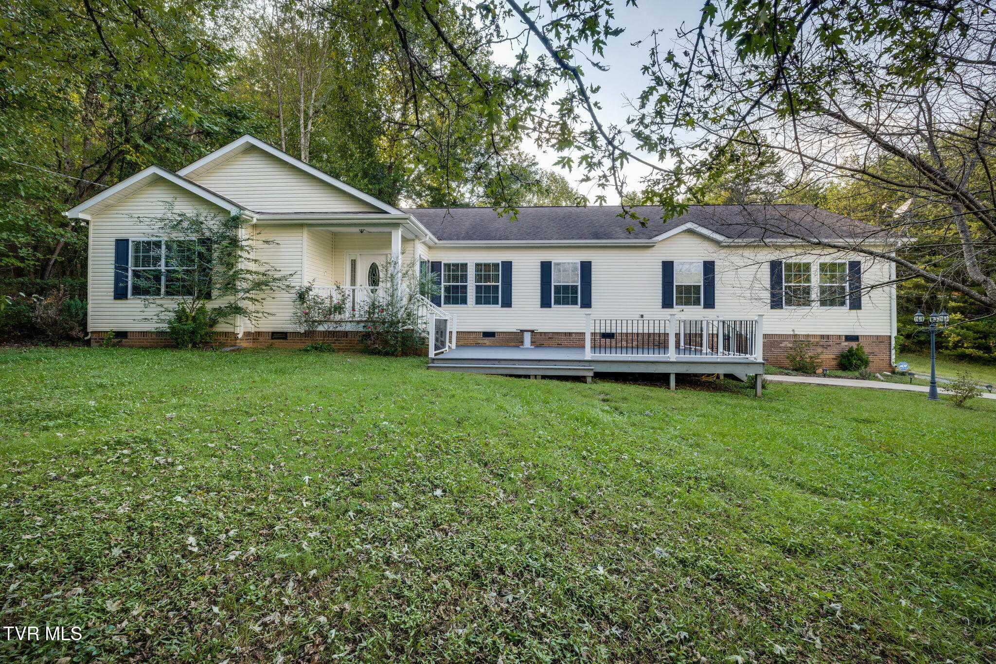 140 Keller Road Afton, TN 37616 - Photo 1 of 47 001