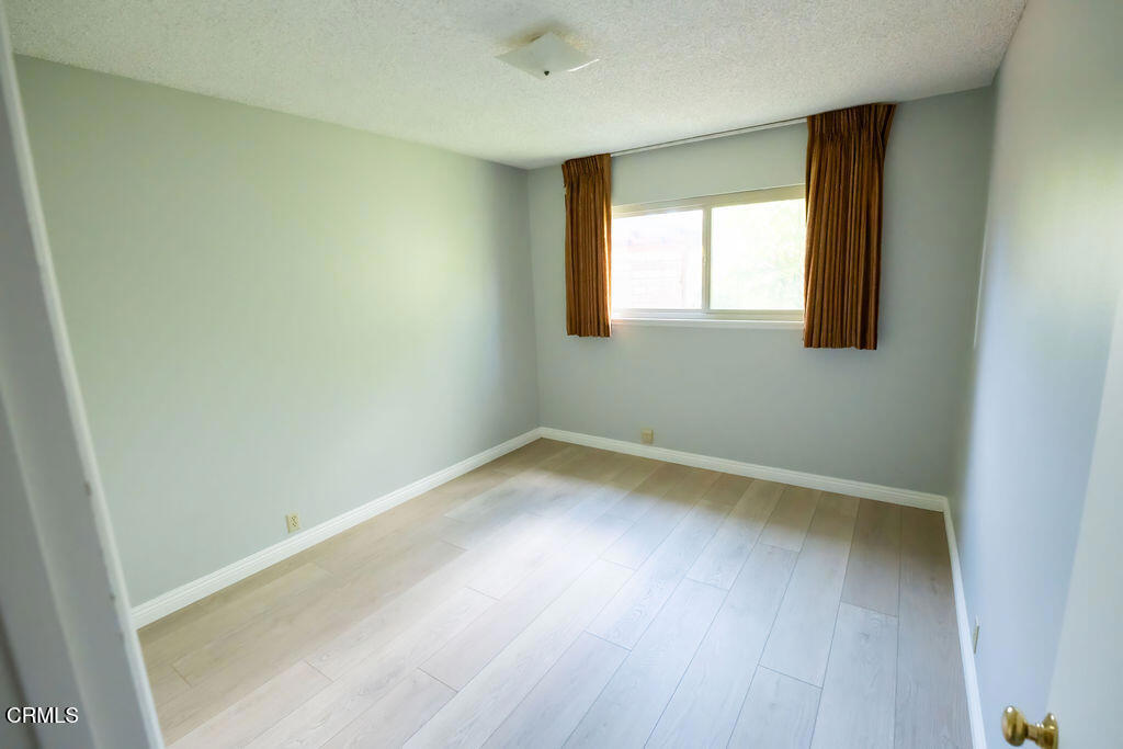 691 Springfield Avenue Ventura, CA 93004 - Photo 6 of 30 an empty room with a window