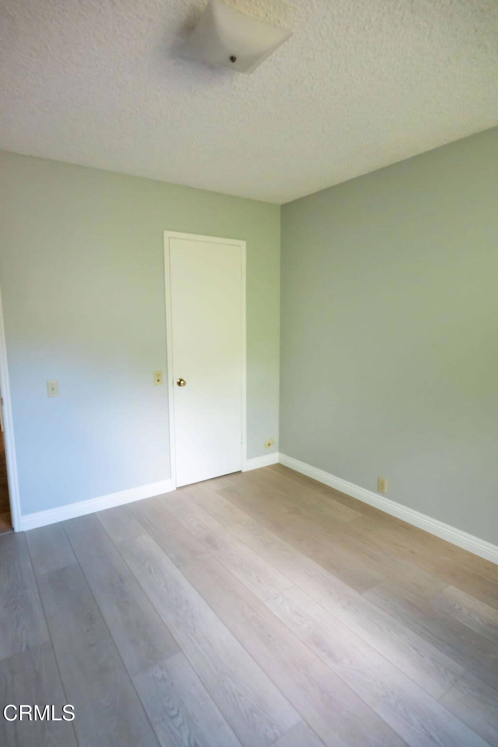 691 Springfield Avenue Ventura, CA 93004 - Photo 7 of 30 an empty room with an entryway