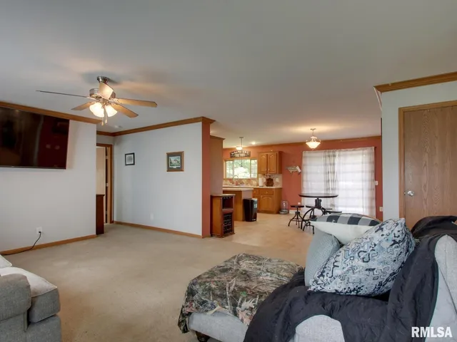 $204,900 | 4 Orchard Drive, Barry, IL 62312