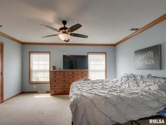 $204,900 | 4 Orchard Drive, Barry, IL 62312