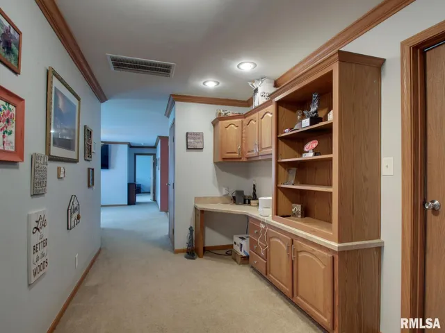 $204,900 | 4 Orchard Drive, Barry, IL 62312