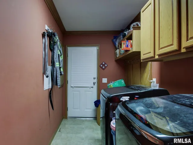 $204,900 | 4 Orchard Drive, Barry, IL 62312