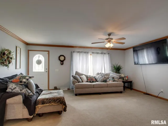 $204,900 | 4 Orchard Drive, Barry, IL 62312