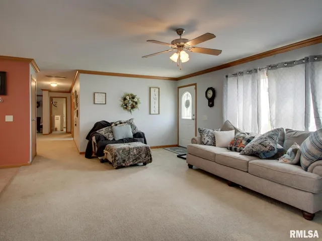 $204,900 | 4 Orchard Drive, Barry, IL 62312