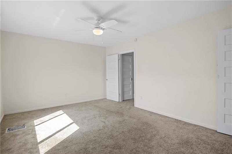246 Dunseith Street Pittsburgh, PA 15213 - Photo 17 of 28 an empty room with a window