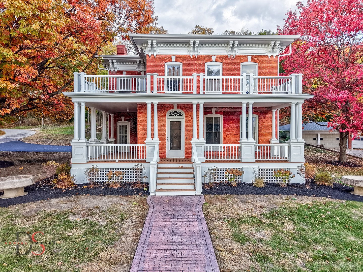 369 West Bluff Street Marseilles, IL 61341 - Photo 3 of 38 a front view of a house with a yard