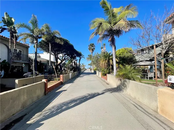 $4,600 | 82 16th Street, Hermosa Beach, CA 90254