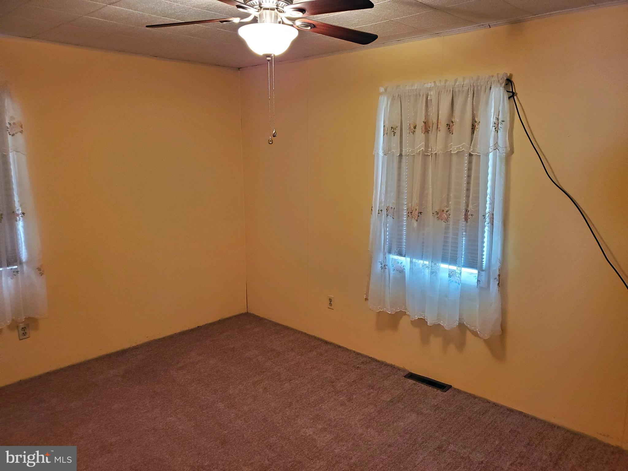 811 Centerville Road Wilmington, DE 19804 - Photo 8 of 14 2nd bedroom w/fan, new paint and new carpet