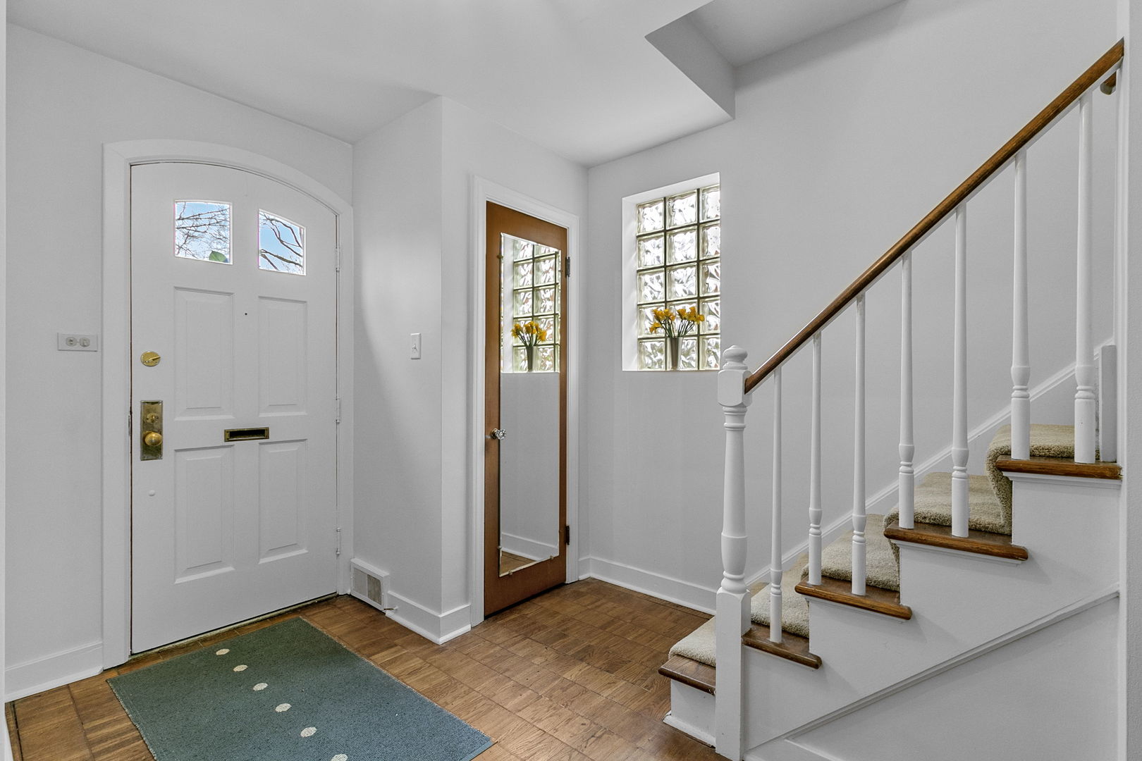 463 Longcommon Road Riverside, IL 60546 - Photo 2 of 36 a view of a room with gym equipment