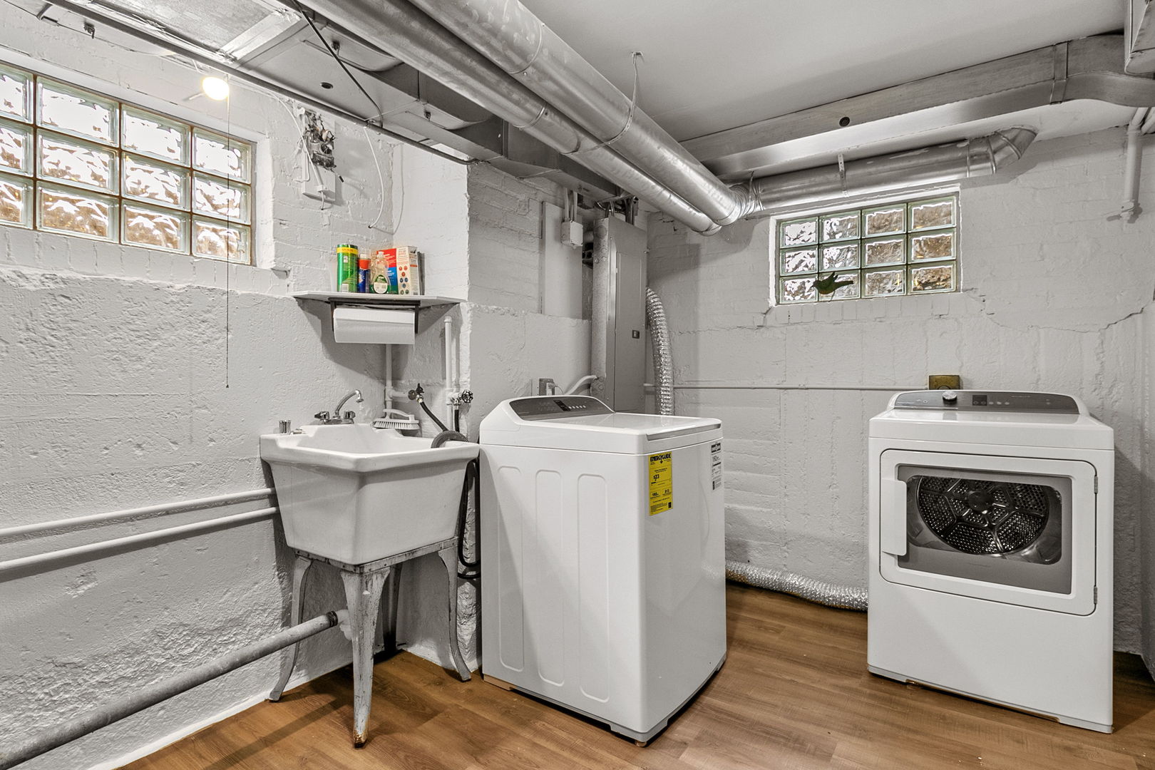 463 Longcommon Road Riverside, IL 60546 - Photo 21 of 36 a utility room with sink dryer and washer