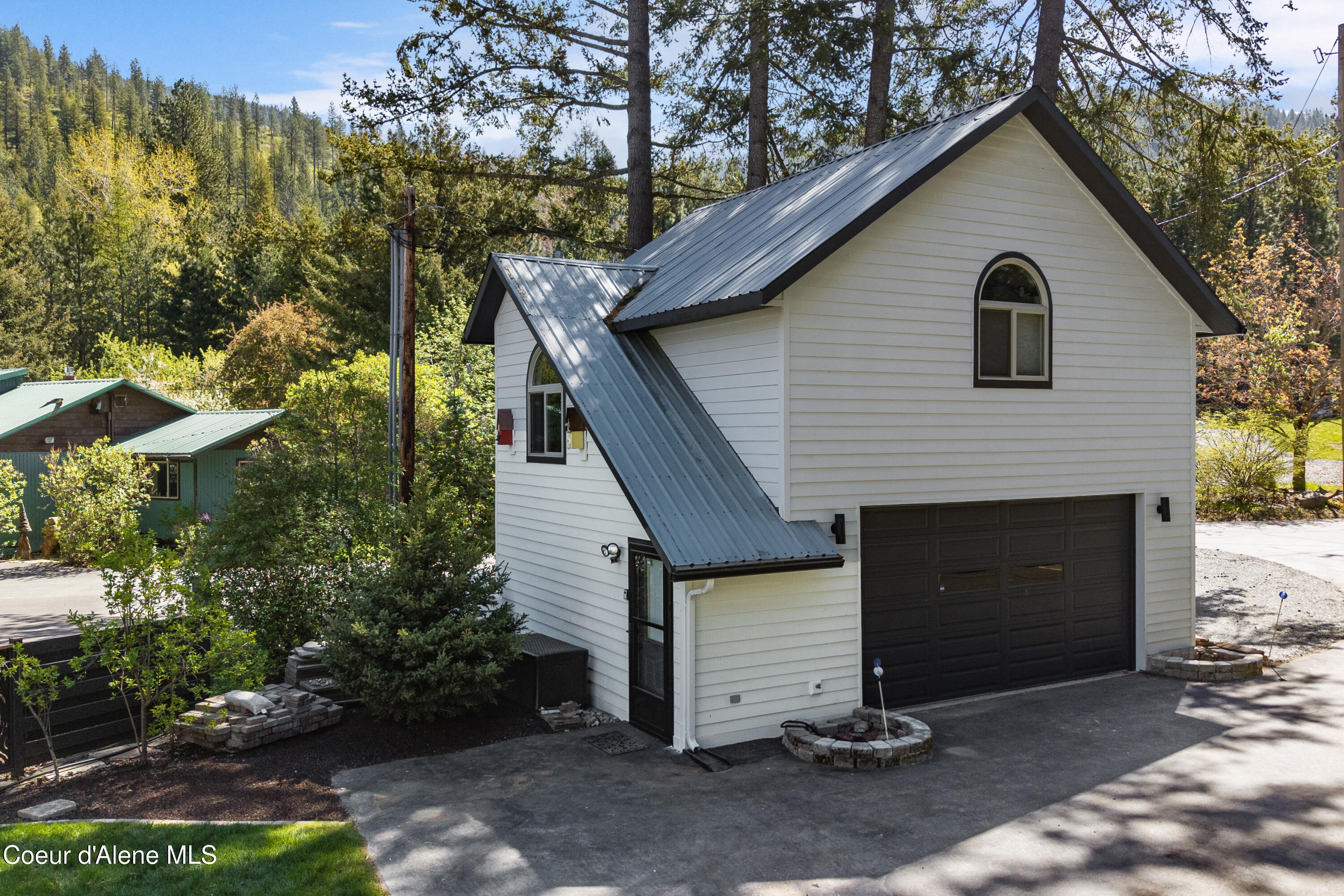 239 Pierce Lane Sagle, ID 83860 - Photo 3 of 85 DJI_20260501022208_0784_D