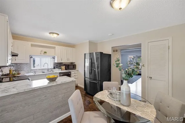 $185,000 | 2411 Dordogne Drive, Maryland Heights, MO 63043