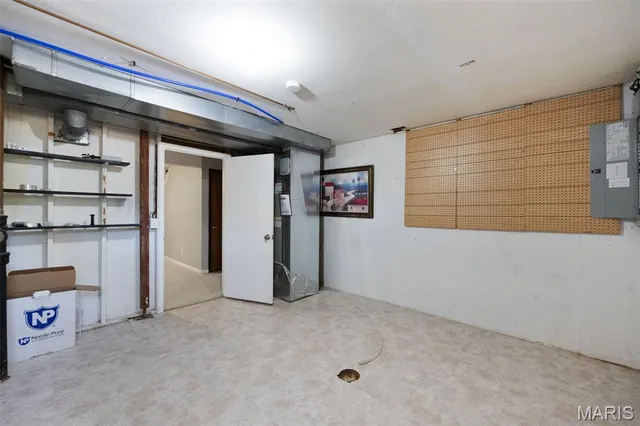 $185,000 | 2411 Dordogne Drive, Maryland Heights, MO 63043