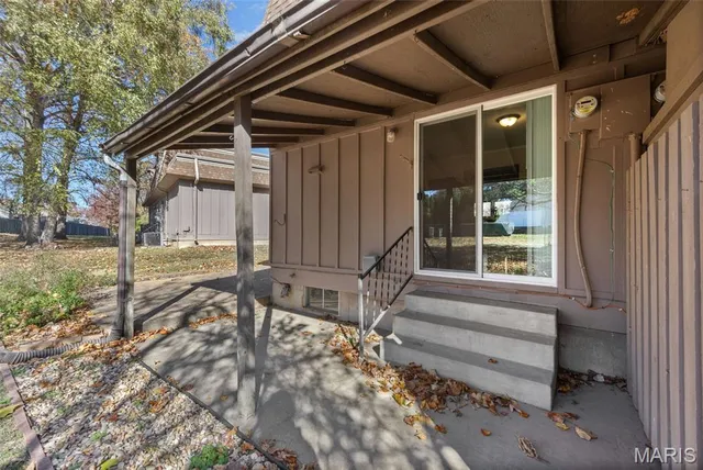 $185,000 | 2411 Dordogne Drive, Maryland Heights, MO 63043