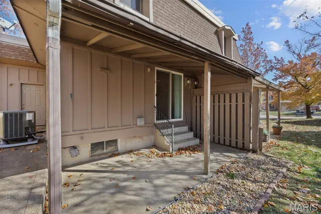 $185,000 | 2411 Dordogne Drive, Maryland Heights, MO 63043