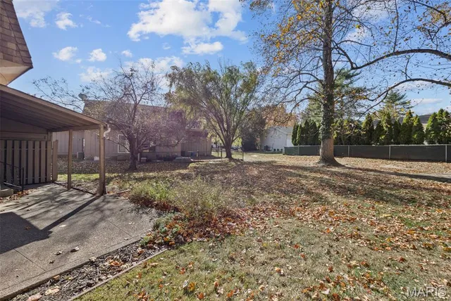 $185,000 | 2411 Dordogne Drive, Maryland Heights, MO 63043