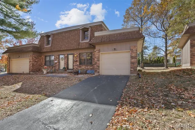 $185,000 | 2411 Dordogne Drive, Maryland Heights, MO 63043