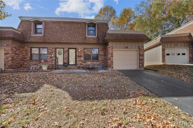 $185,000 | 2411 Dordogne Drive, Maryland Heights, MO 63043