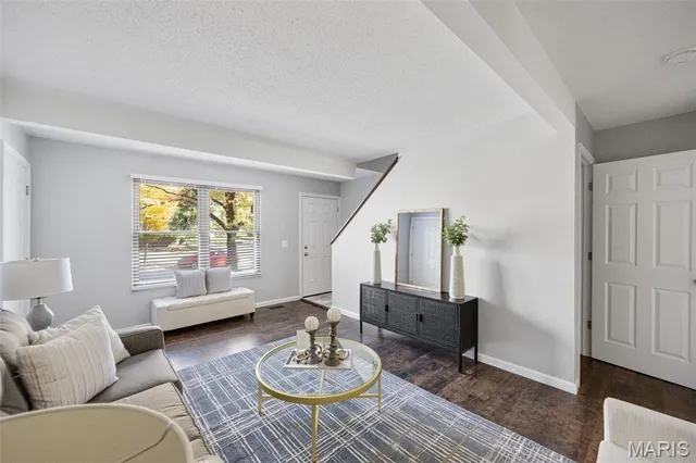 $185,000 | 2411 Dordogne Drive, Maryland Heights, MO 63043