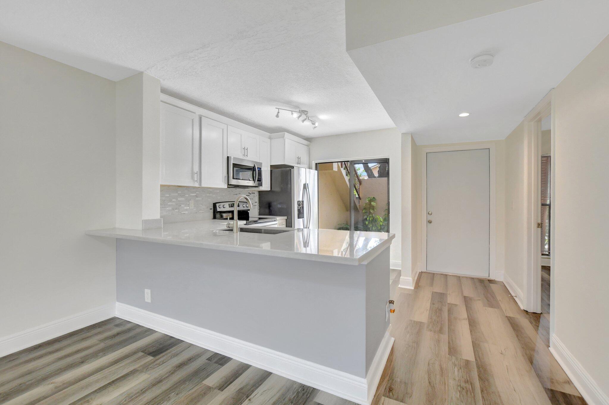3939 Northeast 5th Avenue, Unit B102 Boca Raton, FL 33431 - Photo 6 of 29 9-web-or-mls-DSC_1581