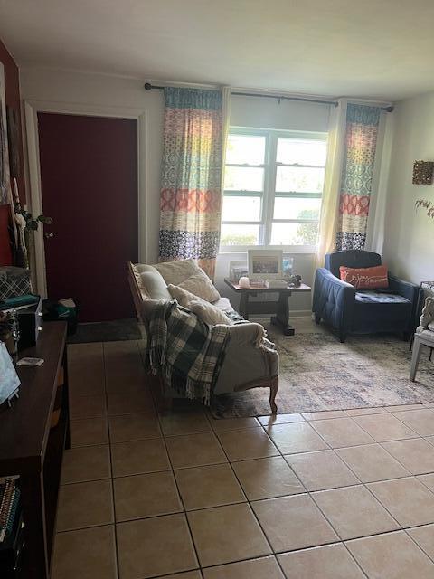 511 Silver Beach Road West Palm Beach, FL 33403 - Photo 19 of 25 Living Room