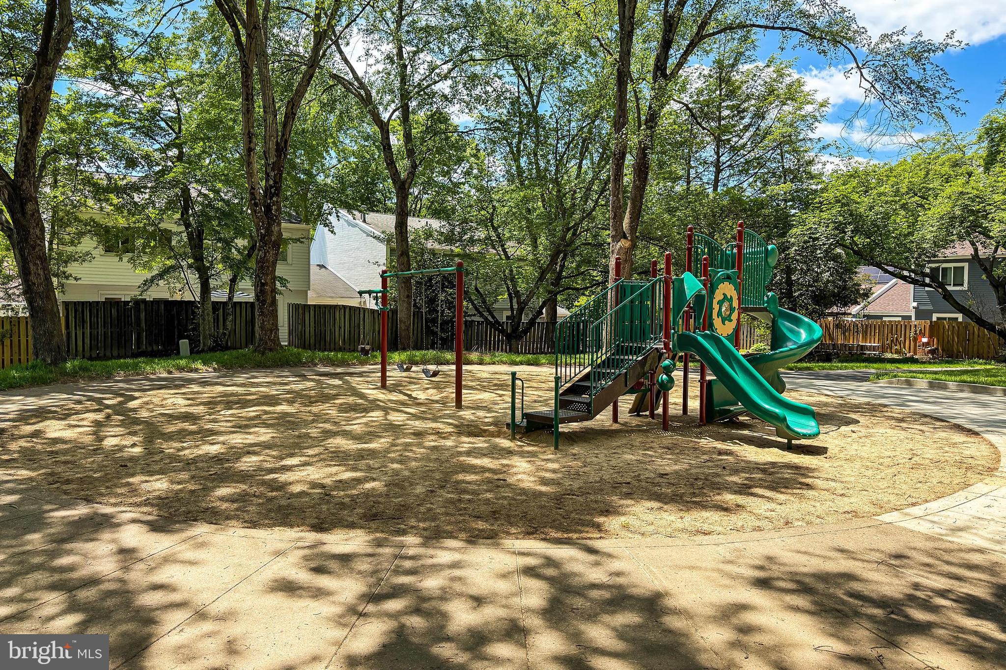 1498 Roundleaf Court Reston, VA 20190 - Photo 23 of 62 So Fun, So Convenient, So PERFECT!