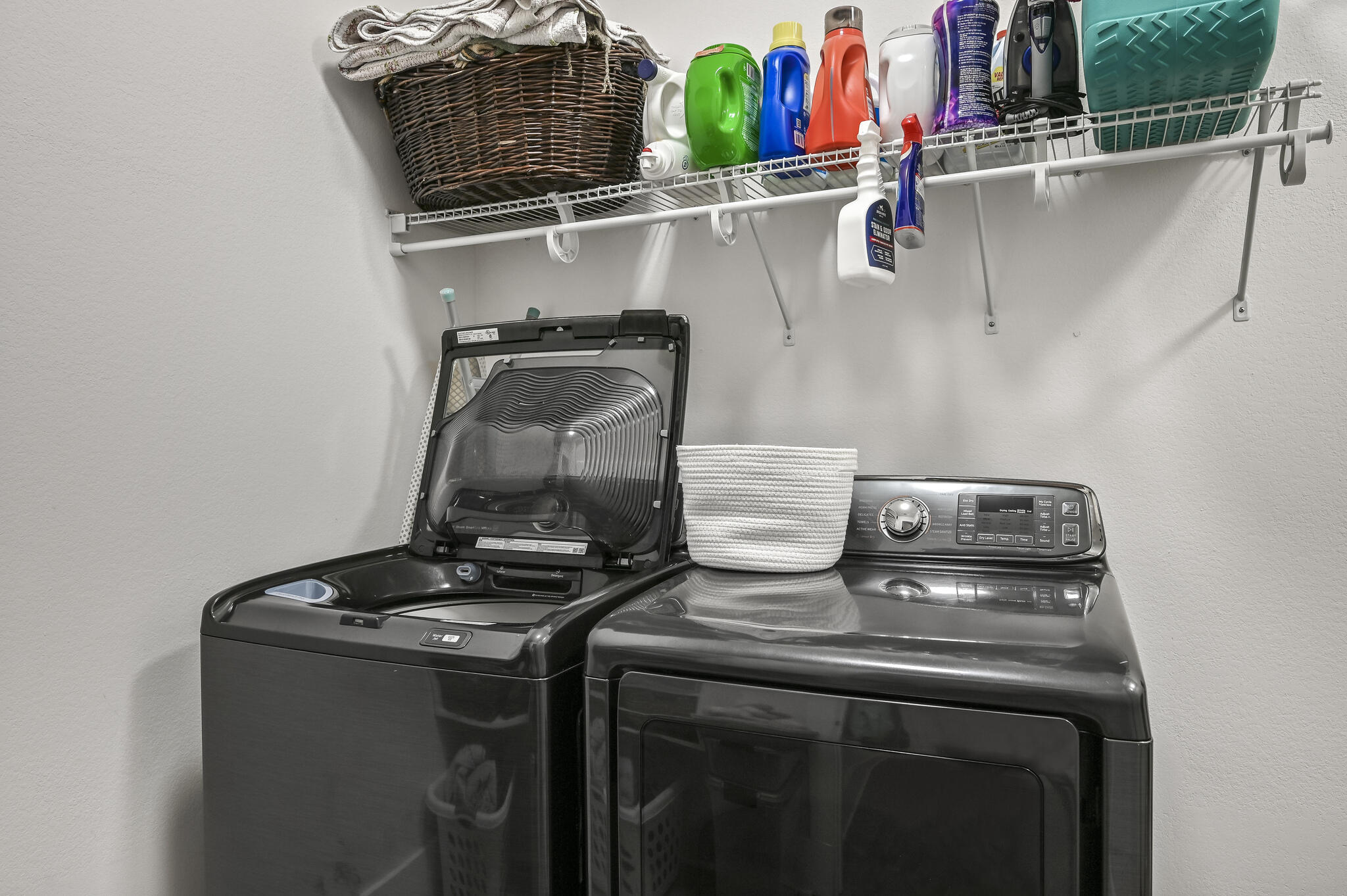 995 Airport Road, Unit 13 Destin, FL 32541 - Photo 26 of 34 a view of washer and dryer